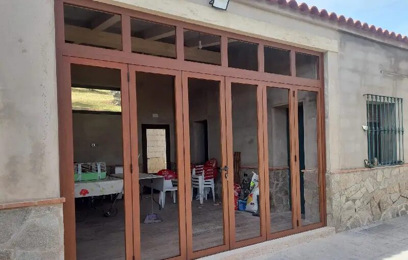 Ventana plegable 6 hojas con fijo superior recto