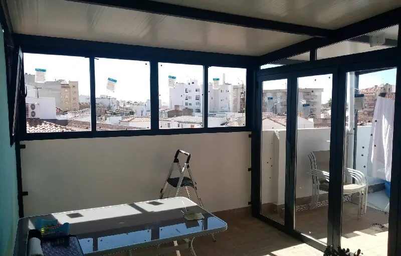 Cerramiento de aluminio plegable