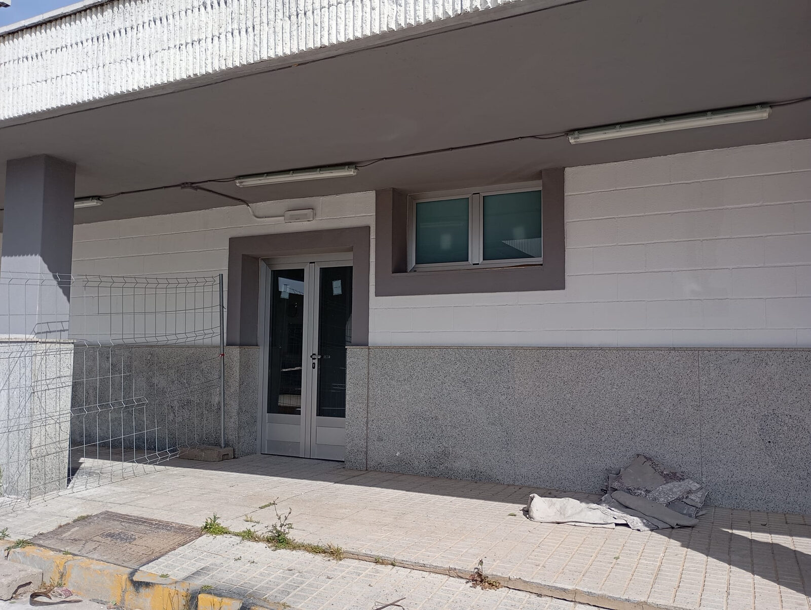 Ventanas y puertas RPT S74RP STRUGAL en color plata