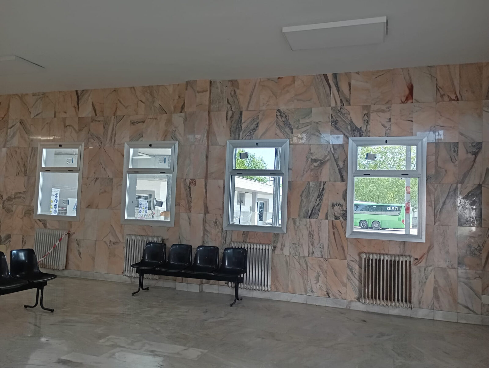Ventana basculante + fijo inferior RPT S74RP STRUGAL en color plata